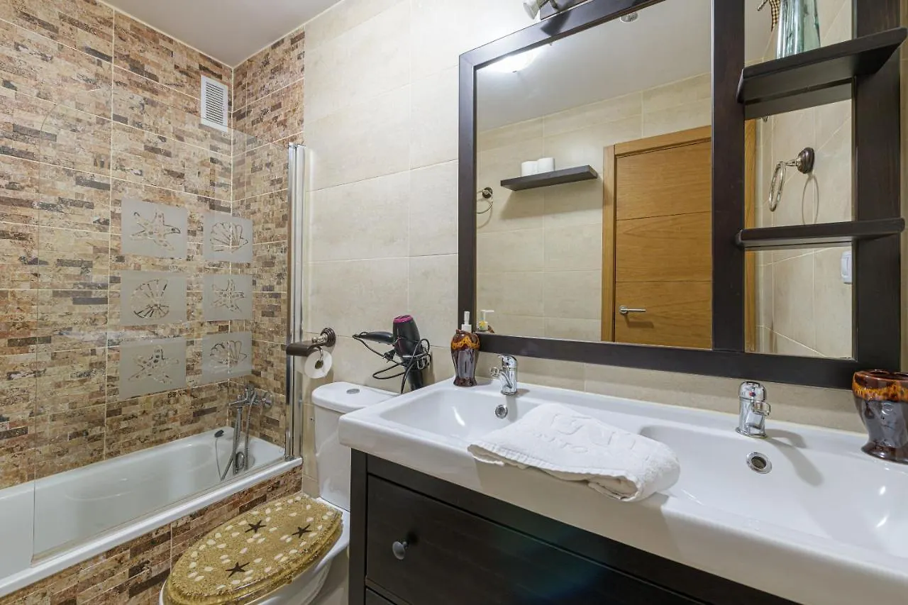 Apartamento WintowinRentals 2º línea de playa, Parking, Piscina. Rincón de la Victoria España